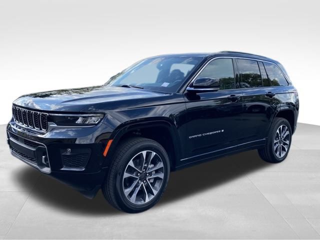 2025 Jeep Grand Cherokee Overland photo 2