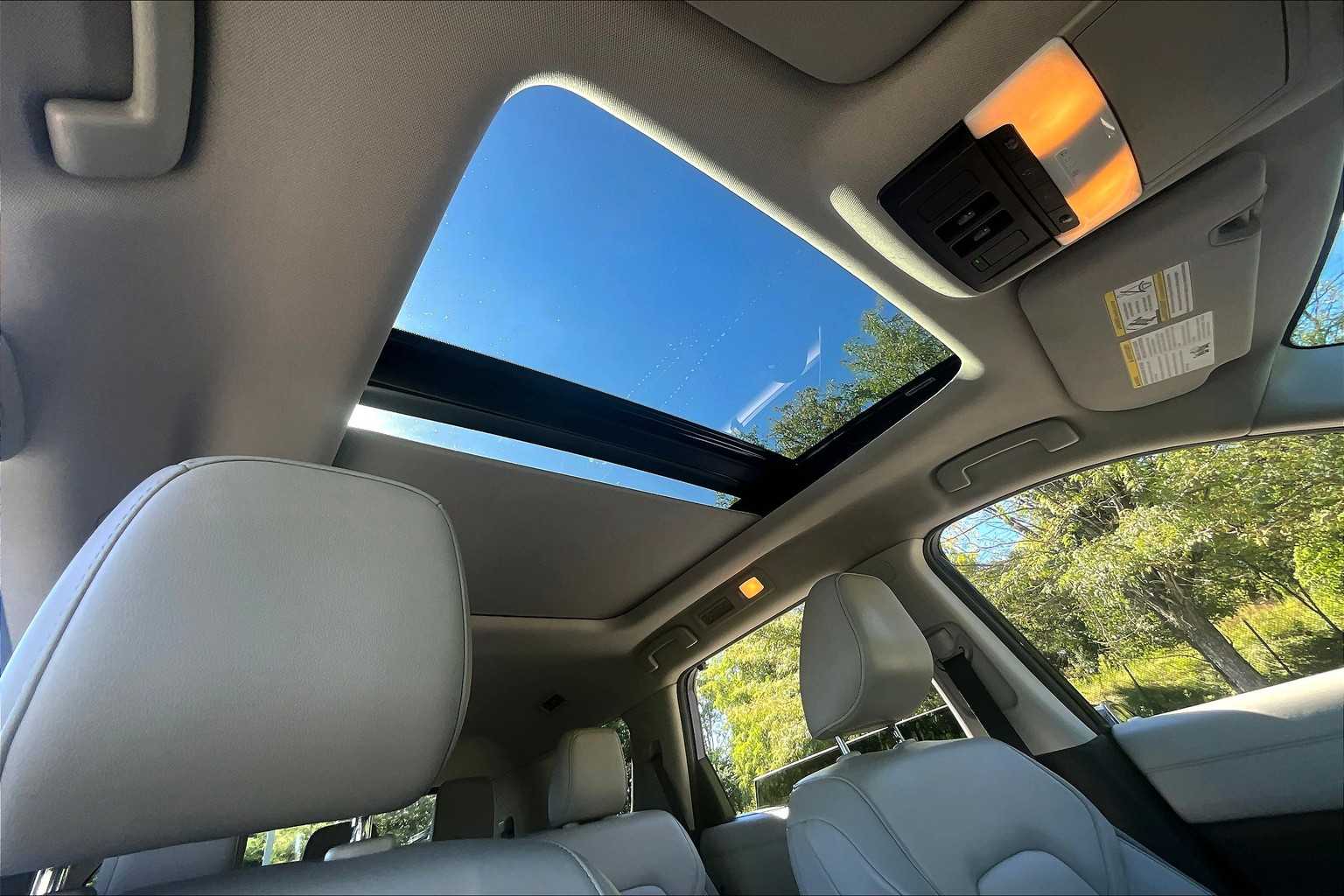 2023 Nissan Pathfinder SL photo 12