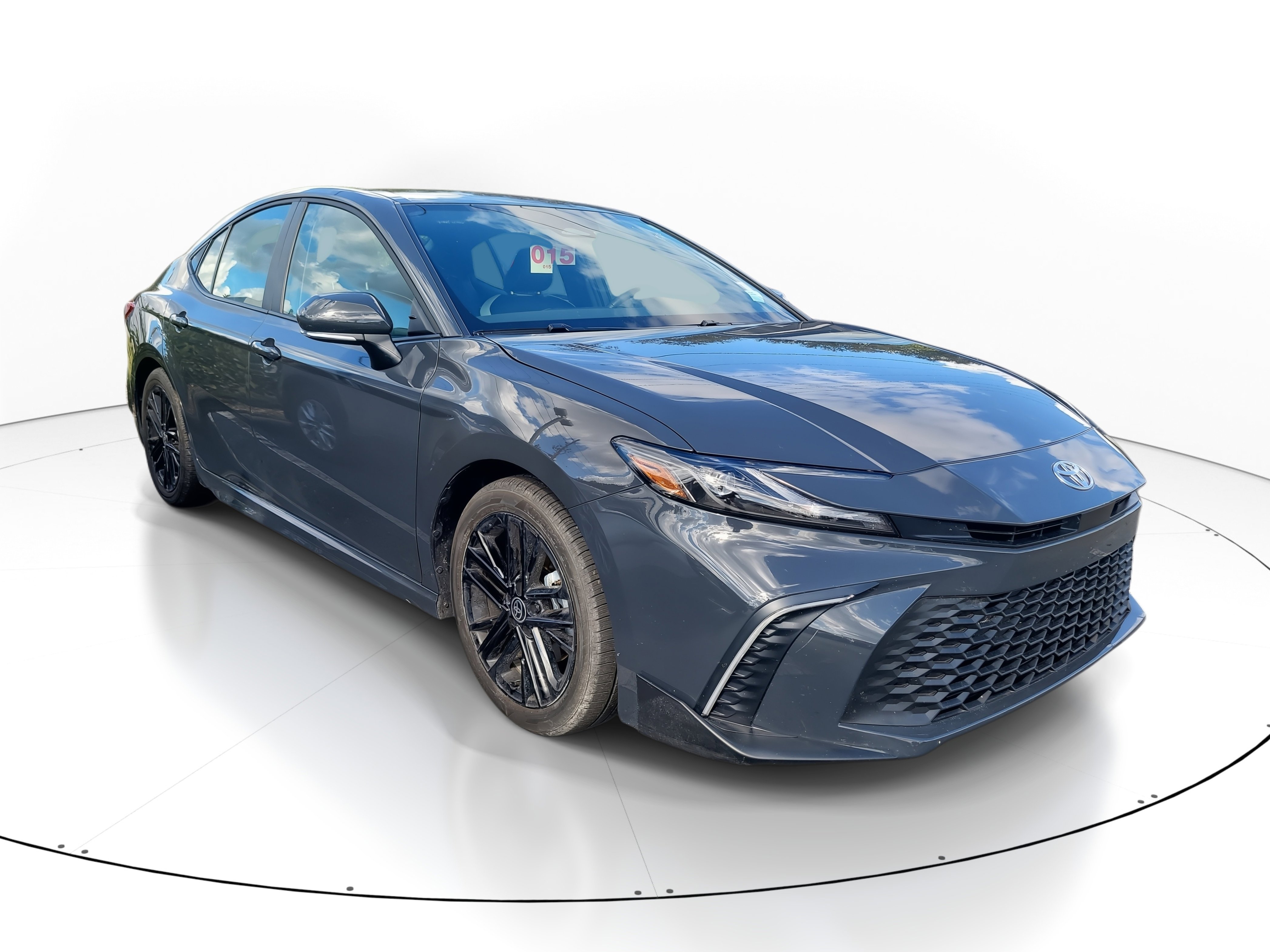 2025 Toyota Camry SE's photo