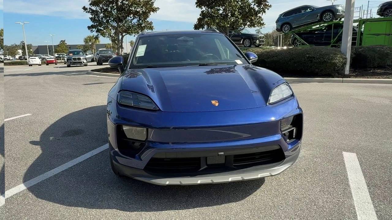 2025 Porsche Macan Electric photo 3