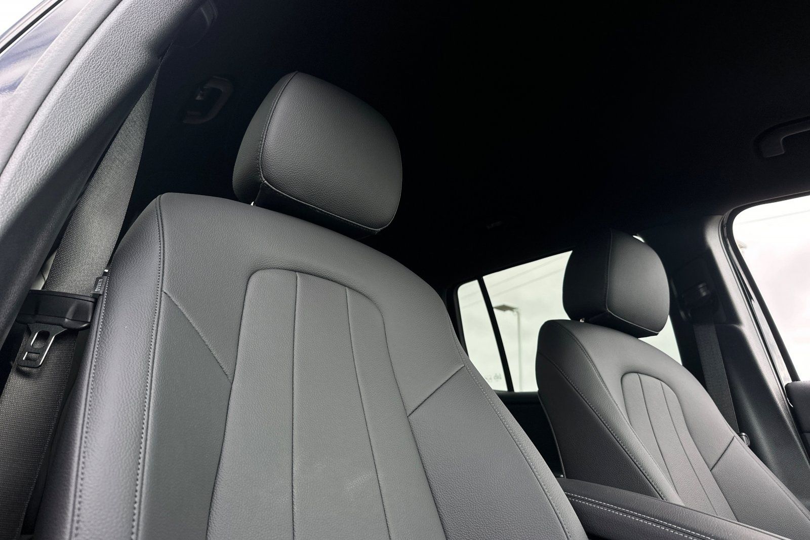 2025 Mercedes Benz GLB 250 photo 27