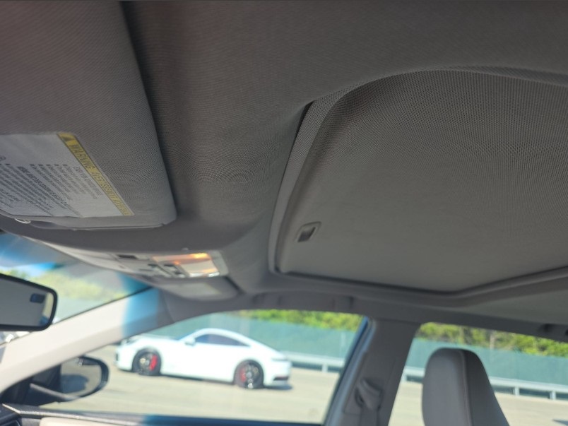 2017 Toyota Camry XLE photo 11