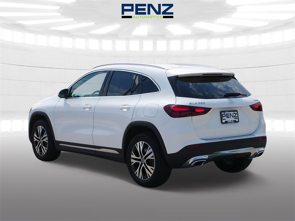 2025 Mercedes Benz GLA 250 4MATIC photo 4