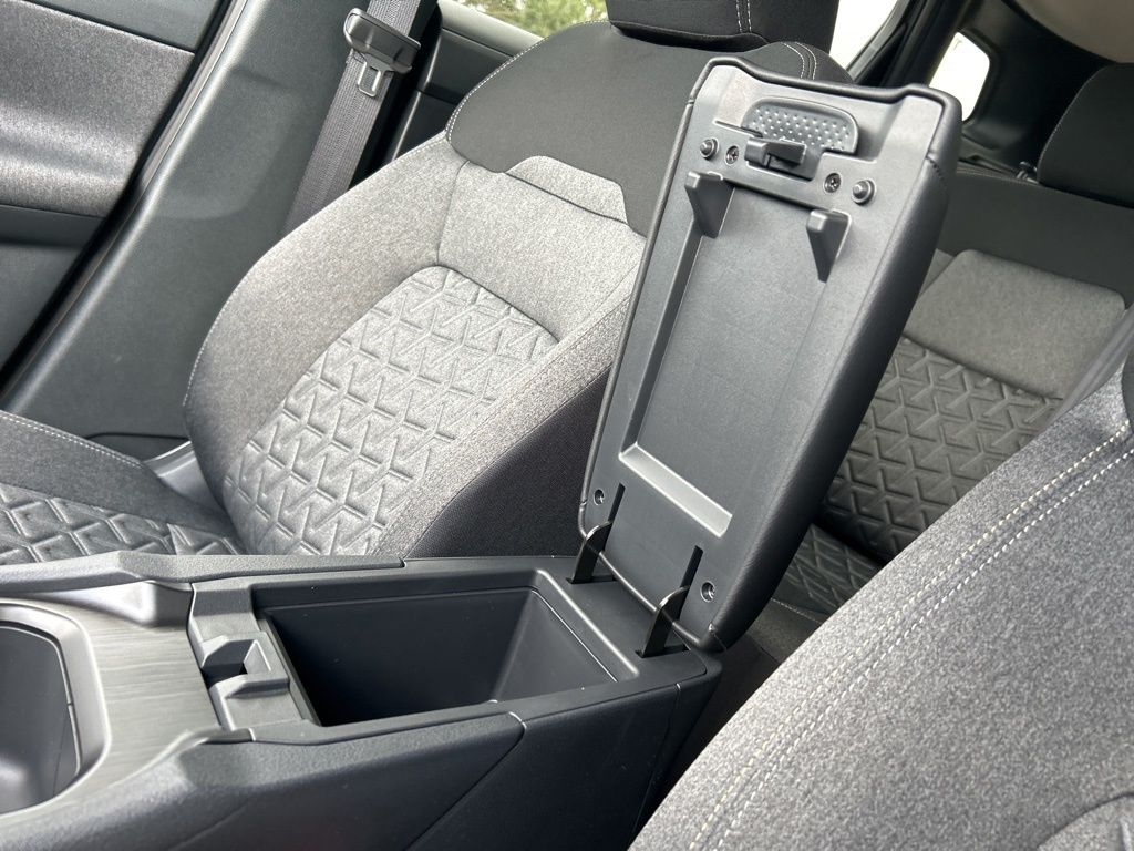 2025 Nissan Kicks SV photo 29