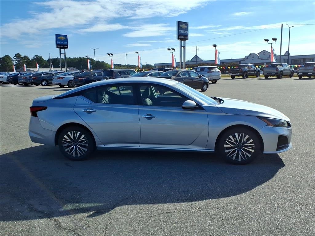 2023 Nissan Altima 2.5 SV photo 6