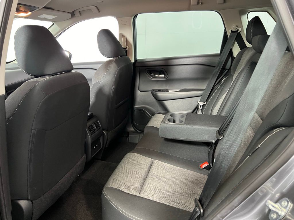 2024 Nissan Rogue SV photo 21