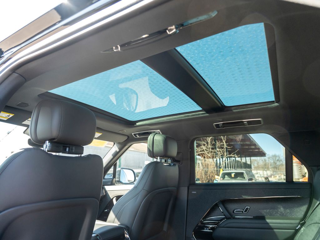 2025 Land Rover Range Rover Sport SE photo 22