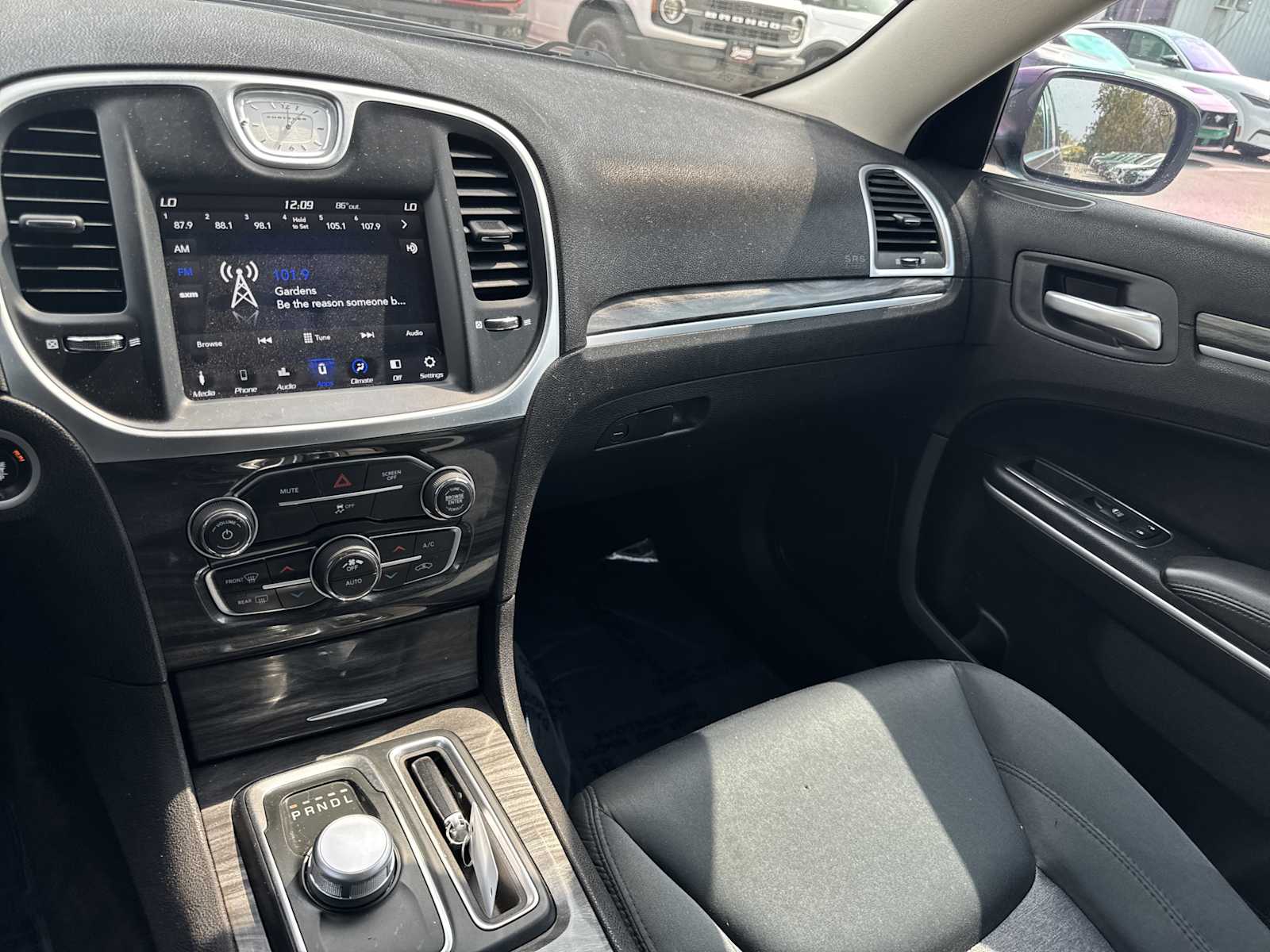 2018 Chrysler 300 Touring photo 19