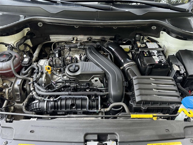 2024 Volkswagen Taos SE photo 12