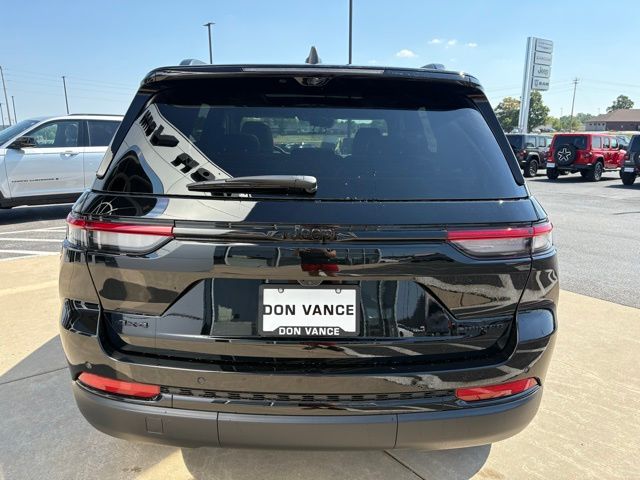 2025 Jeep Grand Cherokee Limited photo 4