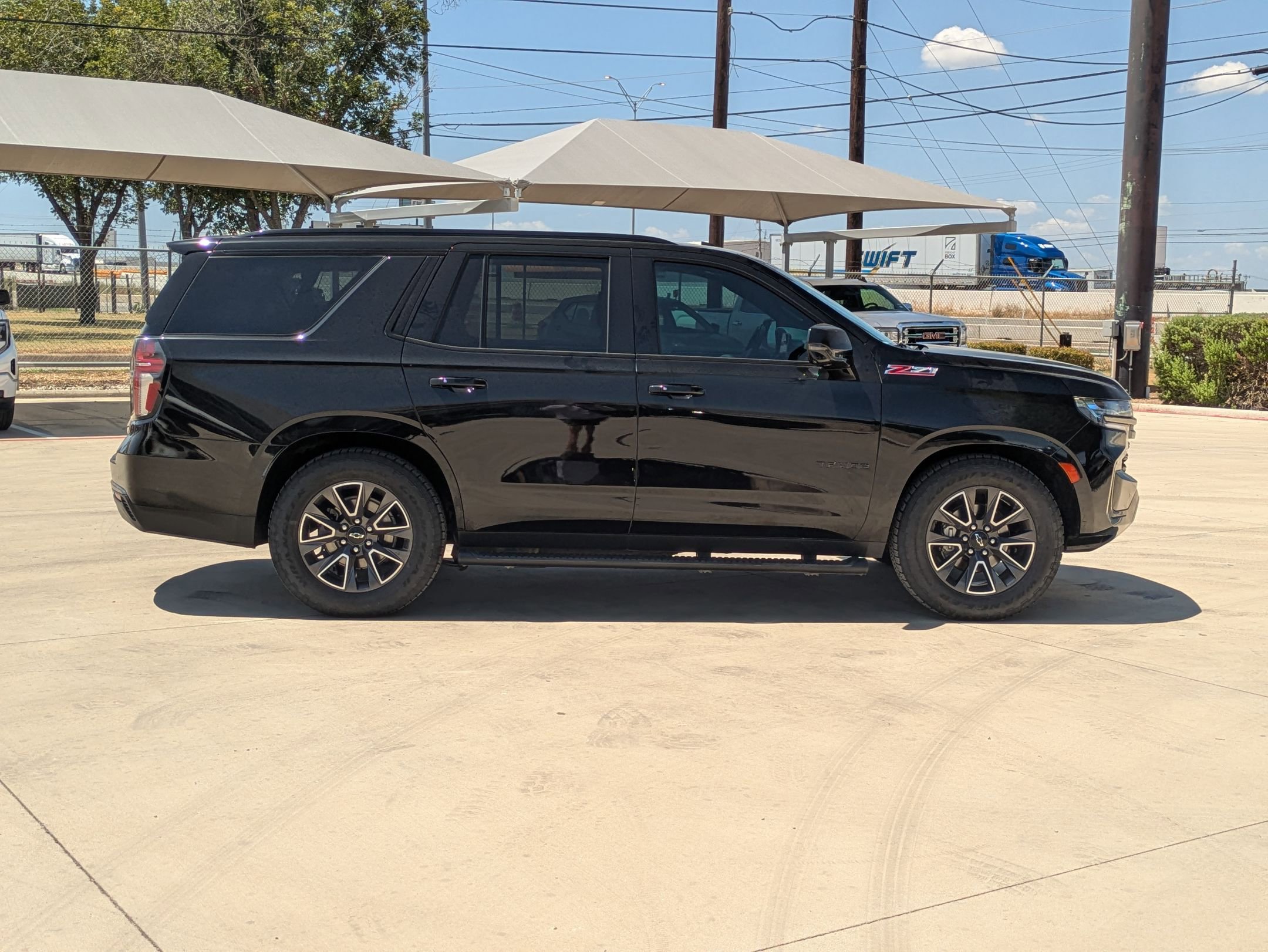 2021 Chevrolet Tahoe Z71 photo 2
