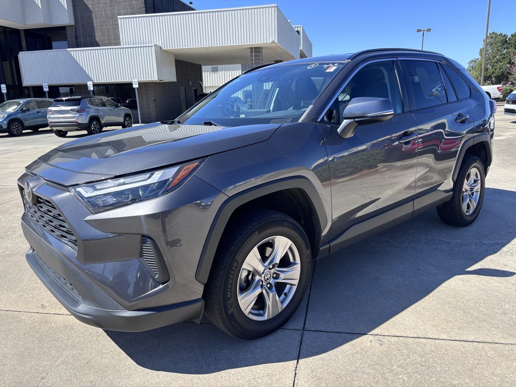 2022 Toyota RAV4 XLE photo 3