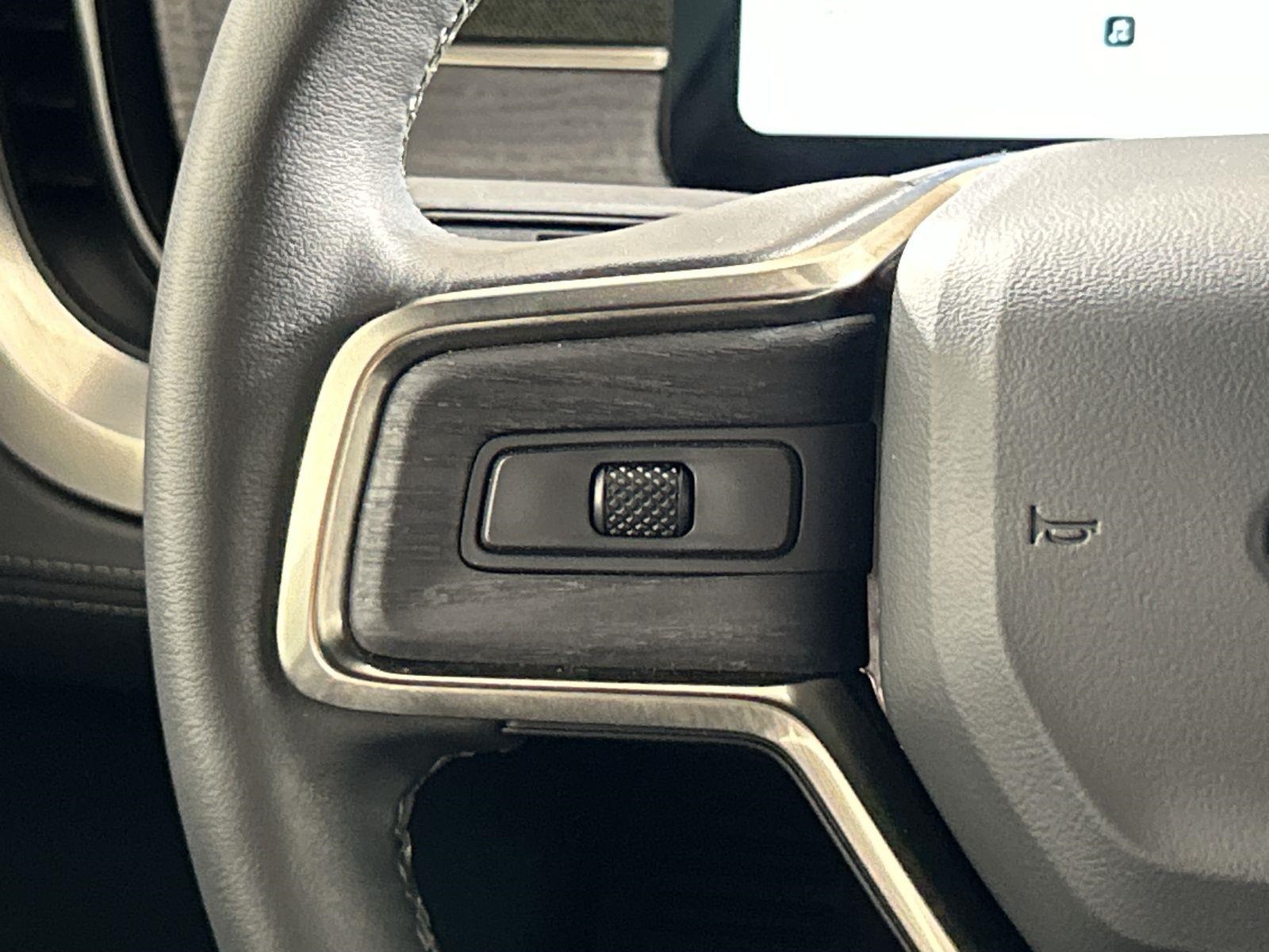 2025 Rivian R1S Adventure photo 11