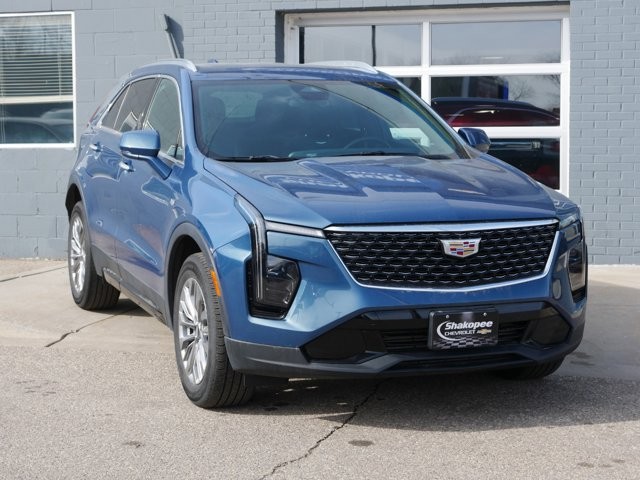 2024 Cadillac XT4 Premium Luxury photo 2