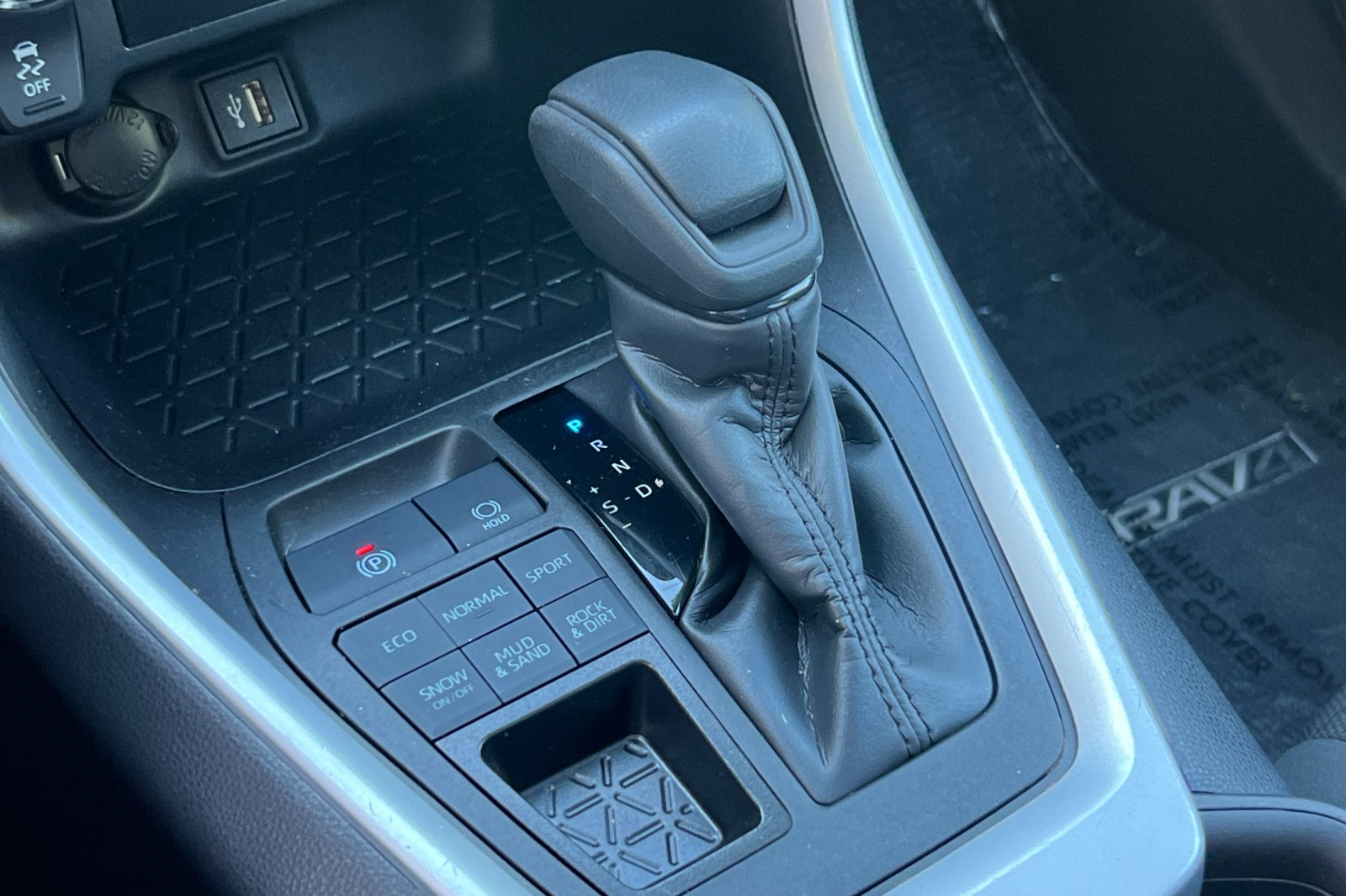 2023 Toyota RAV4 XLE photo 16