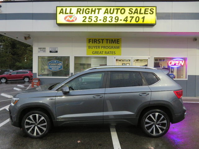 2024 Volkswagen Taos SE photo 2