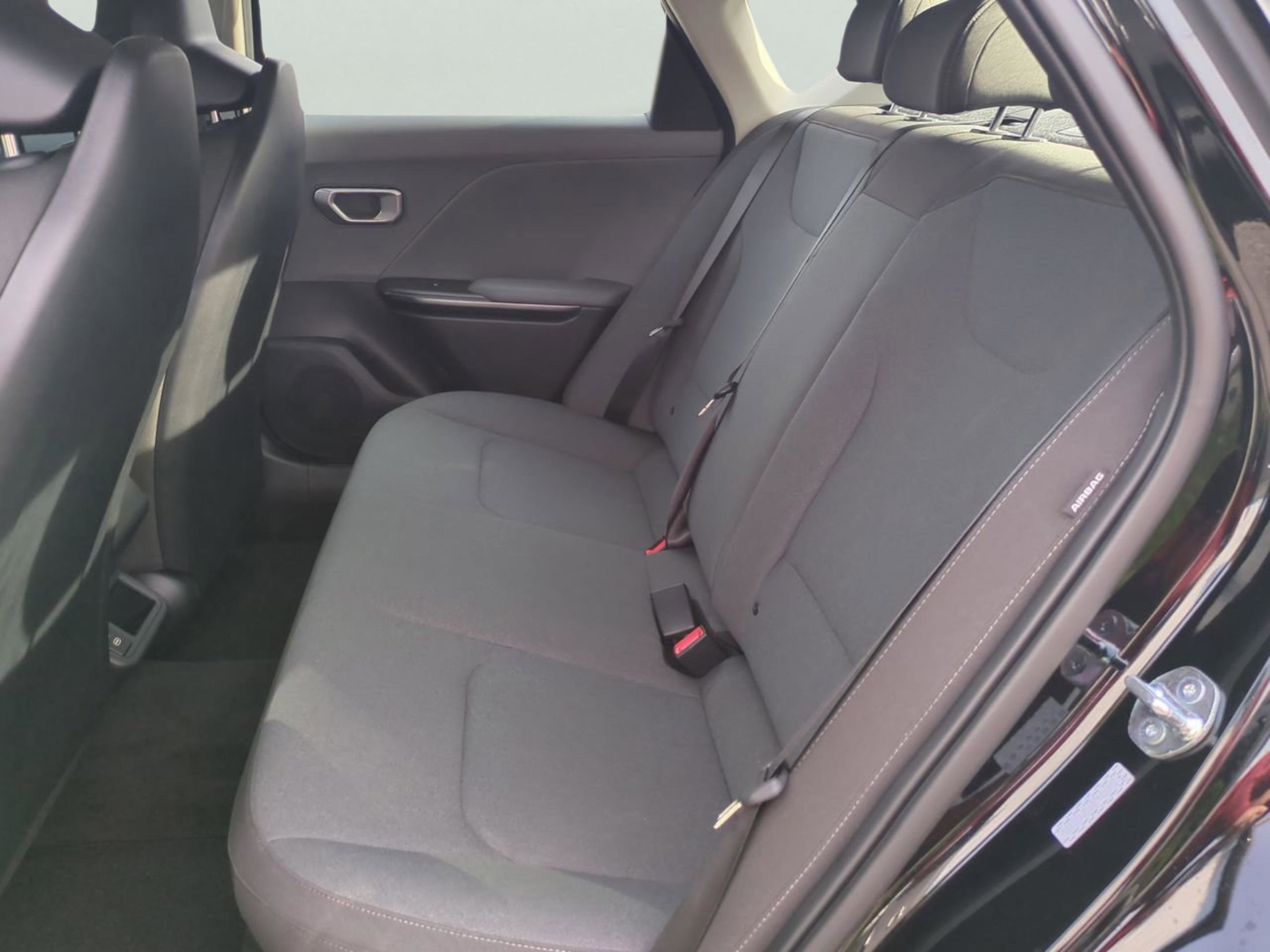 2025 Kia K4 LXS photo 13