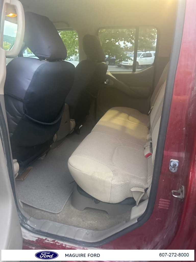 2015 Nissan Frontier SV Crew Cab photo 10