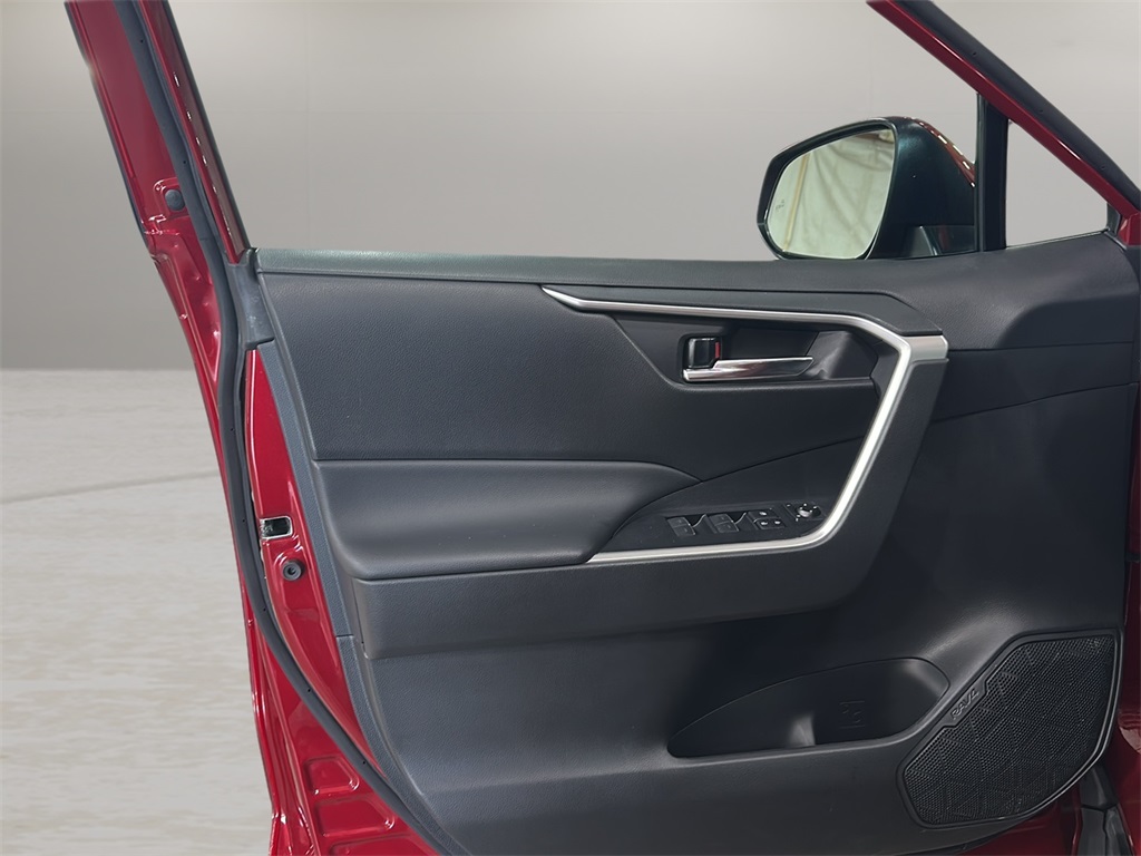 2024 Toyota RAV4 XLE photo 27