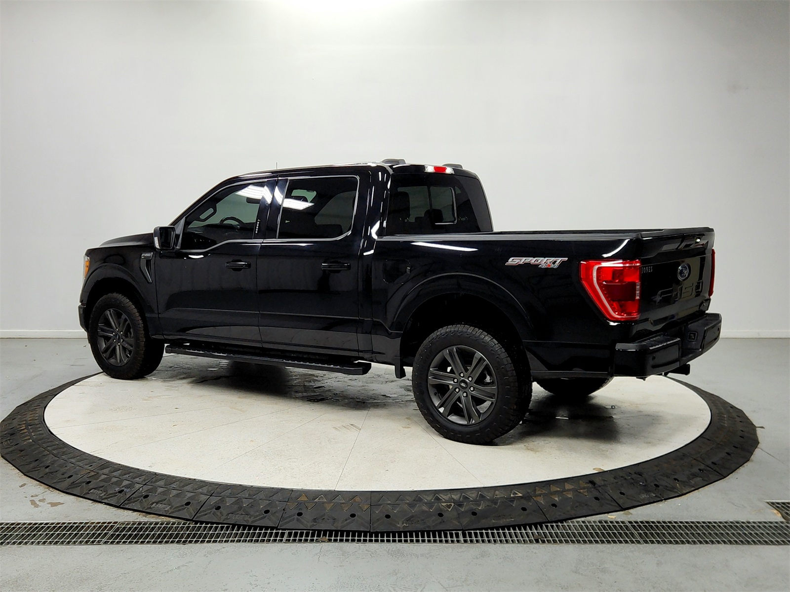 2023 Ford F-150 XLT photo 4