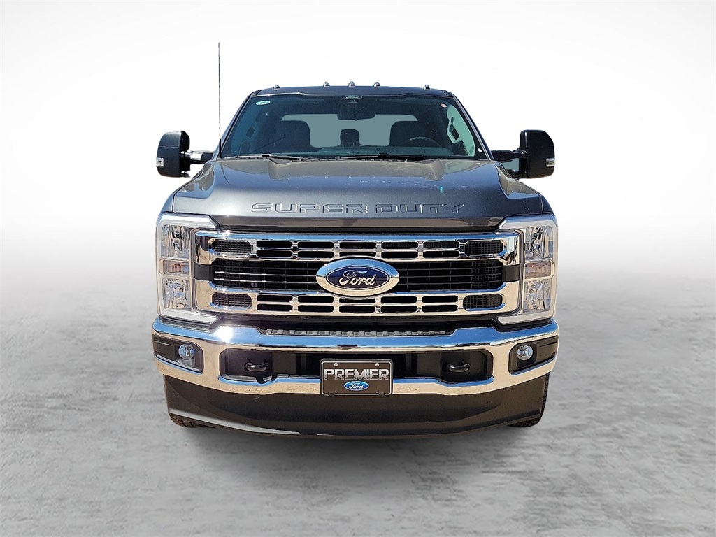 2026 Ford F-350 photo 3