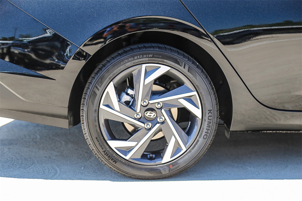 2025 Hyundai Elantra SEL Sport photo 8