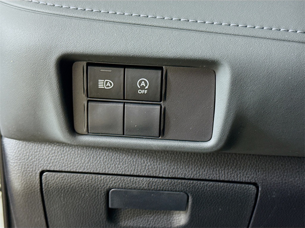 2023 Toyota Highlander L photo 10