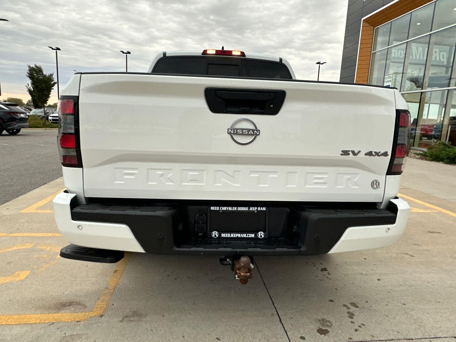 2022 Nissan Frontier SV photo 2