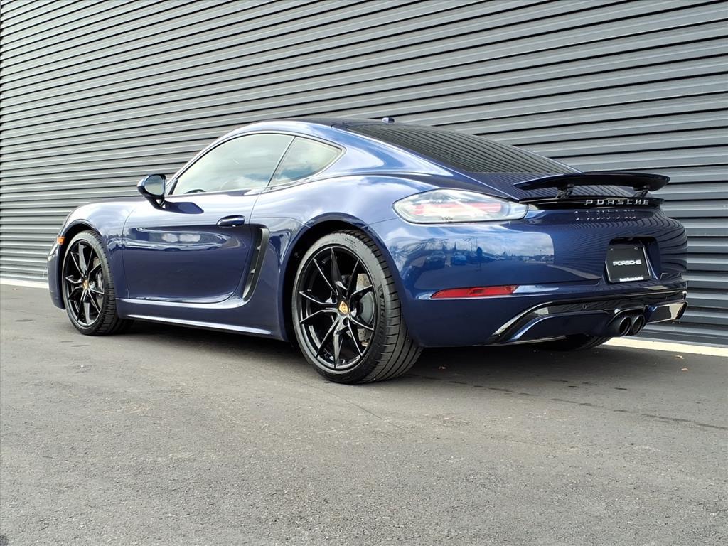 2022 Porsche Cayman T photo 3