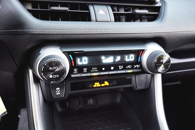 Used 2025 White Toyota LE image 27