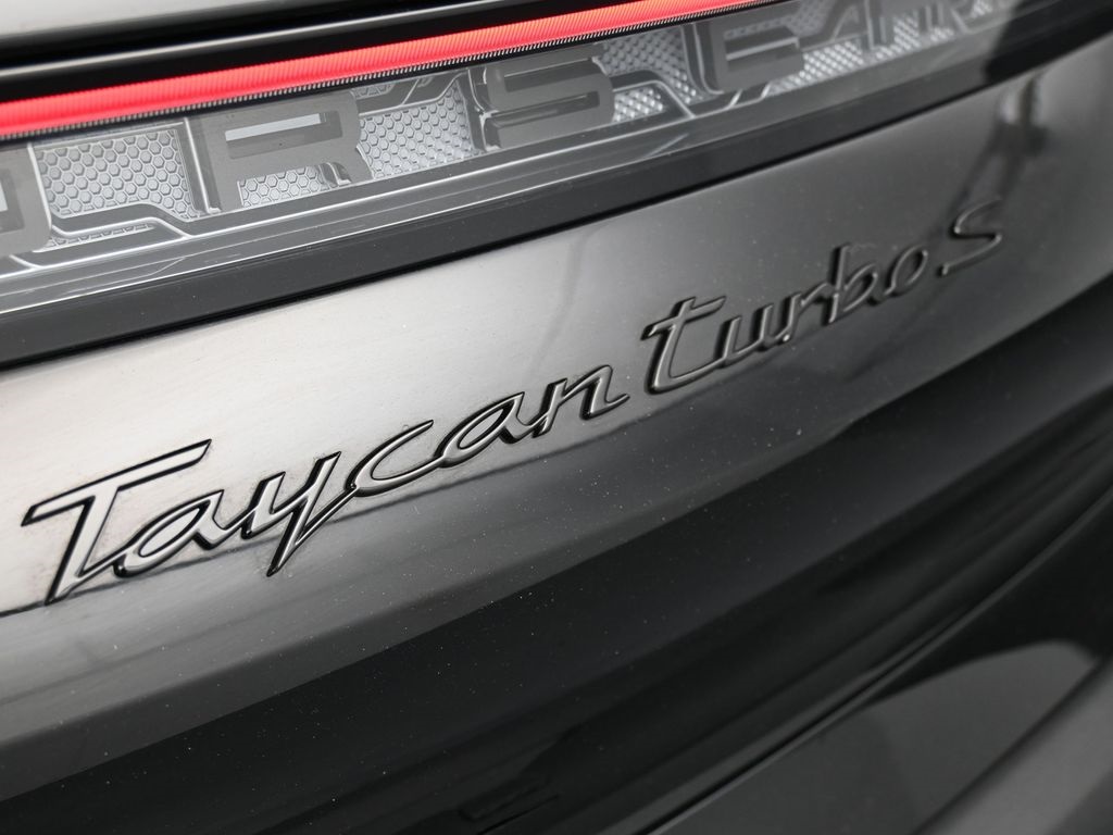2023 Porsche Taycan Turbo S photo 7