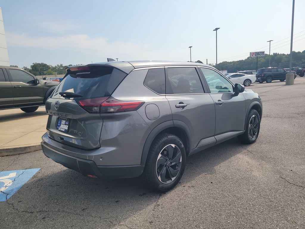 2024 Nissan Rogue SV photo 3