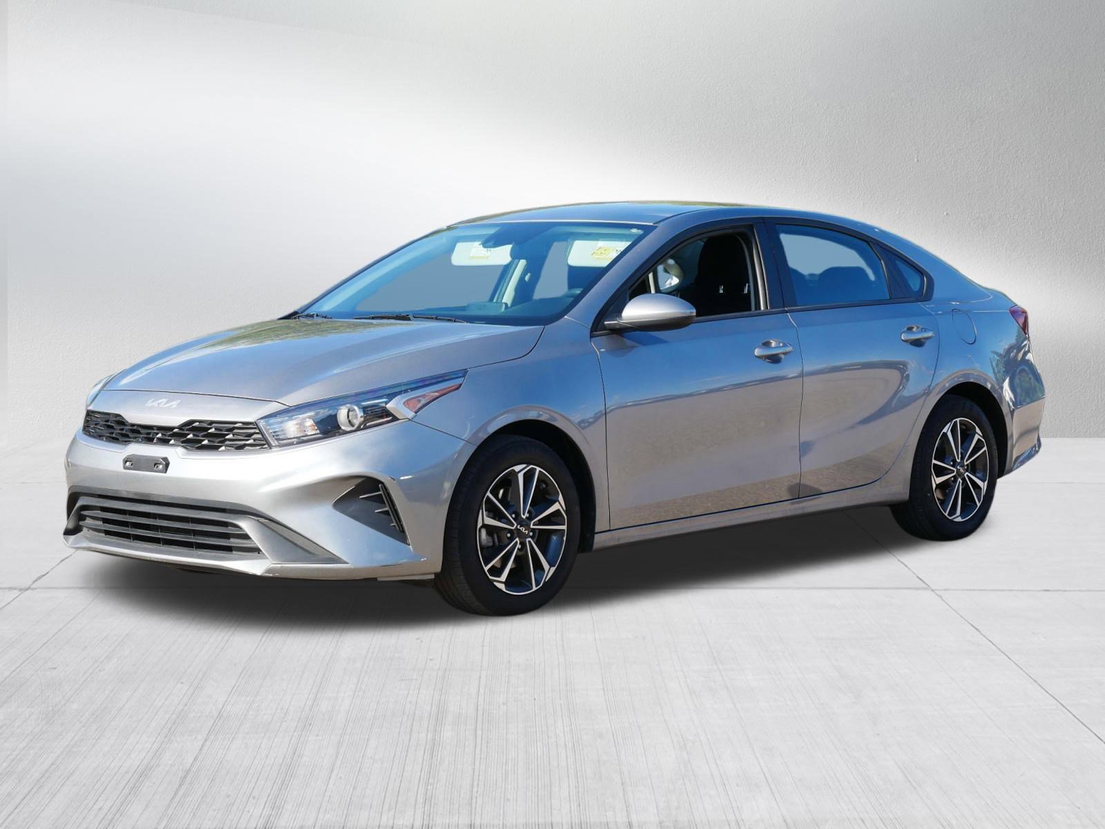 2024 Kia Forte LXS photo 3