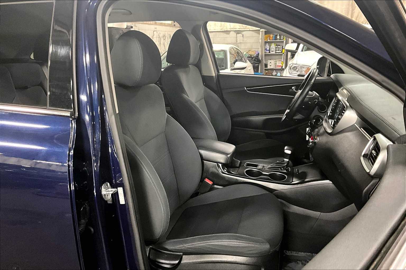 2020 Kia Sorento LX photo 8