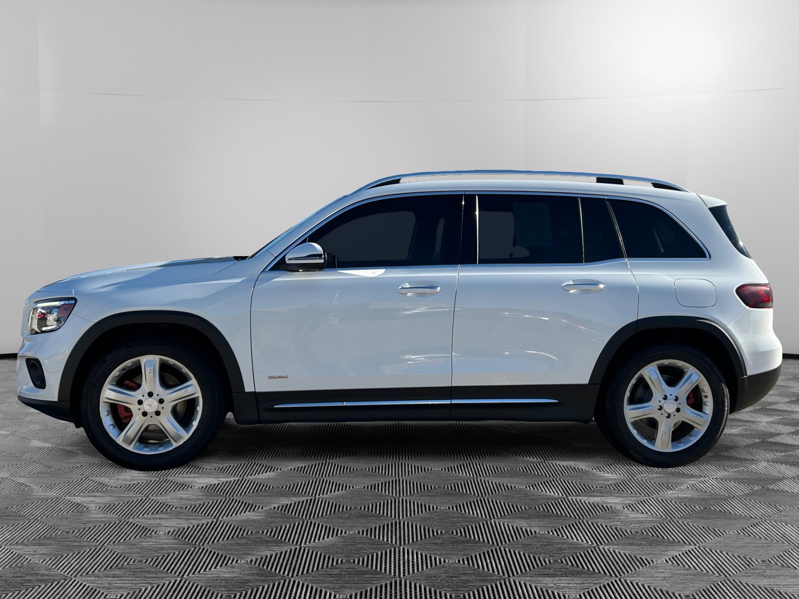 2020 Mercedes Benz GLB 250 4MATIC photo 2