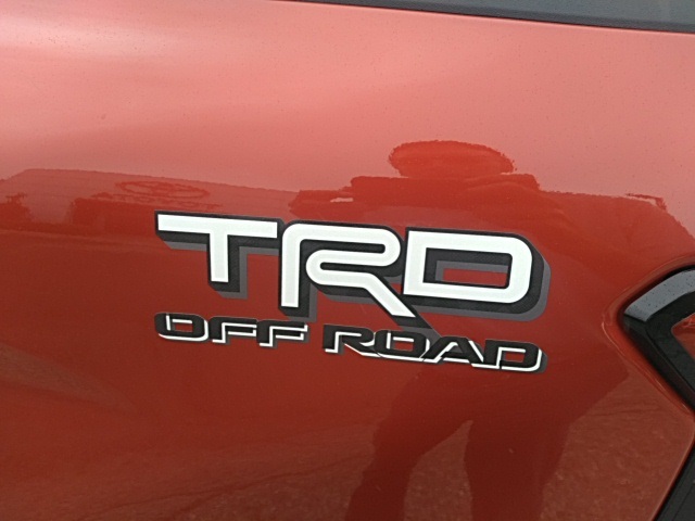 2025 Toyota Tacoma Off-Road TRD photo 18
