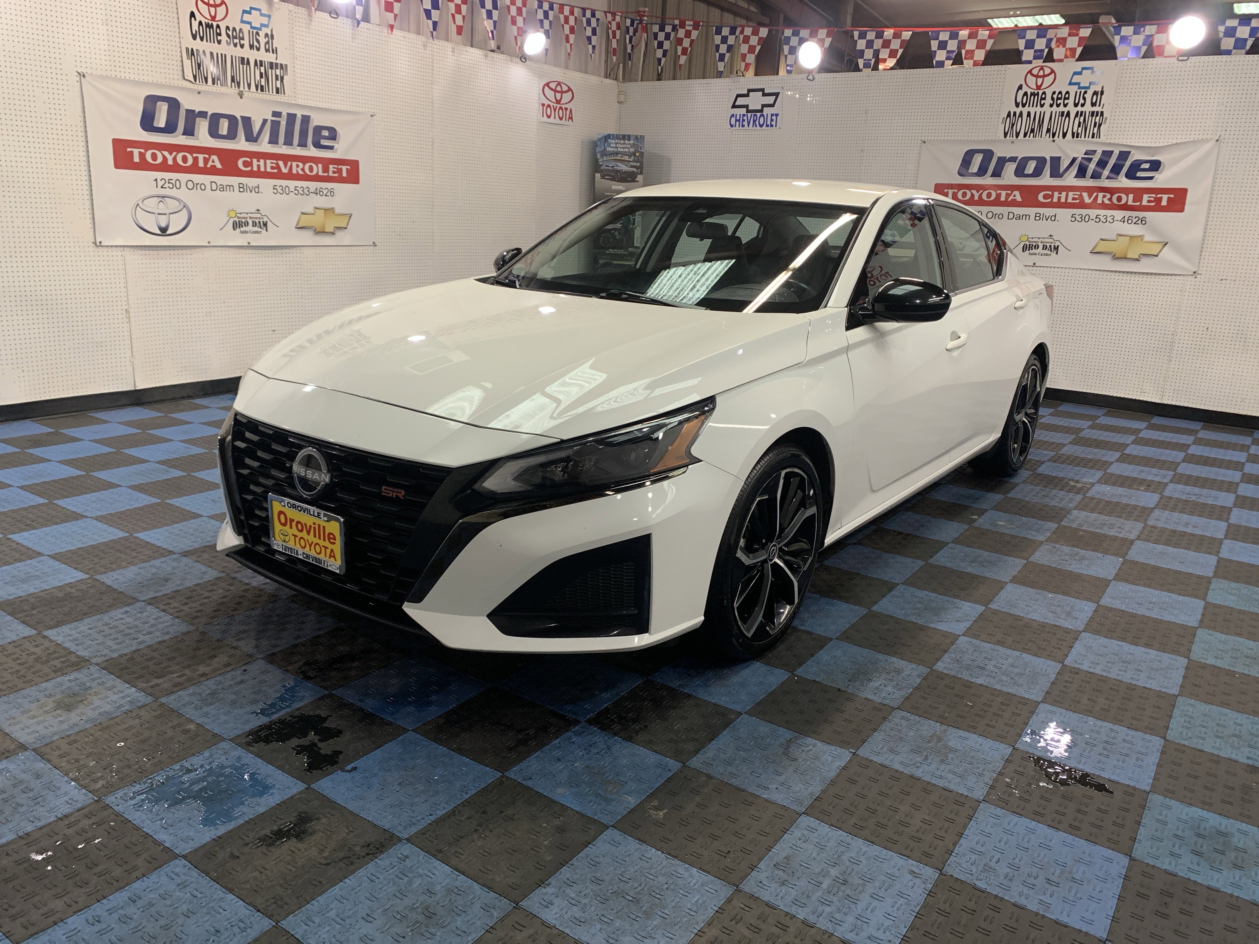 2023 Nissan Altima SR's photo