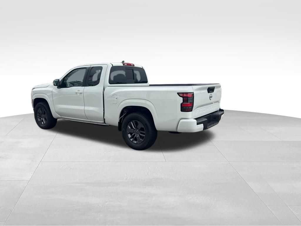 2025 Nissan Frontier King Cab SV photo 2