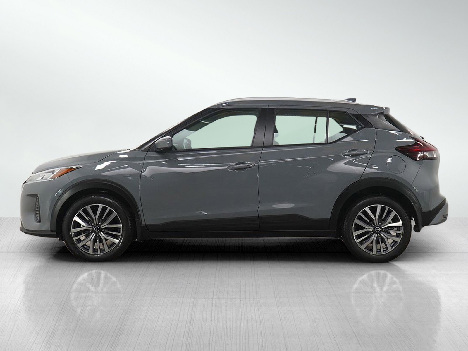 Used 2023 Nissan Kicks SV with VIN 3N1CP5CV0PL496284 for sale in Minneapolis, Minnesota