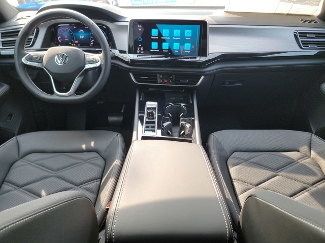 2026 Volkswagen Atlas Cross Sport SE Technology photo 18