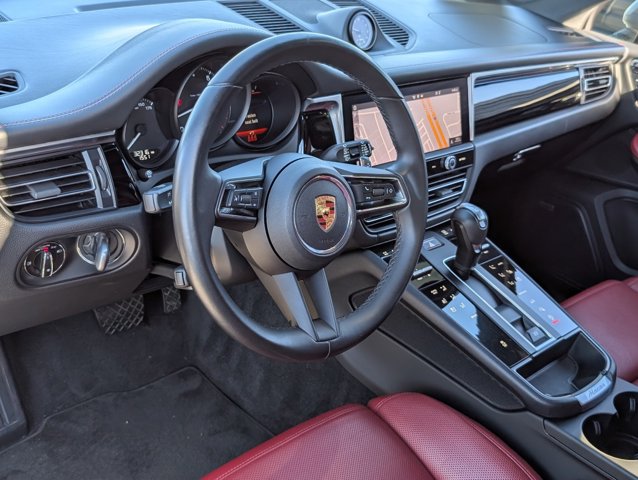 2023 Porsche Macan T photo 3