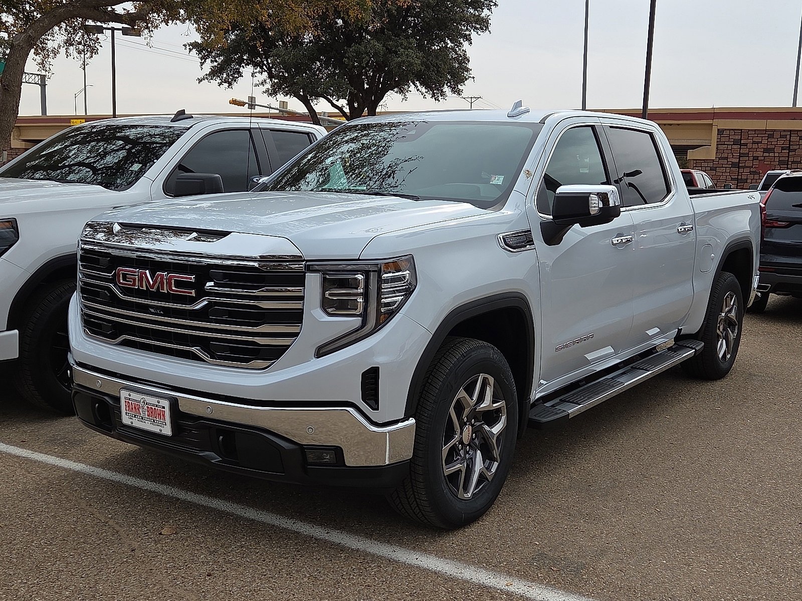 2026 GMC Sierra 1500 SLT's photo