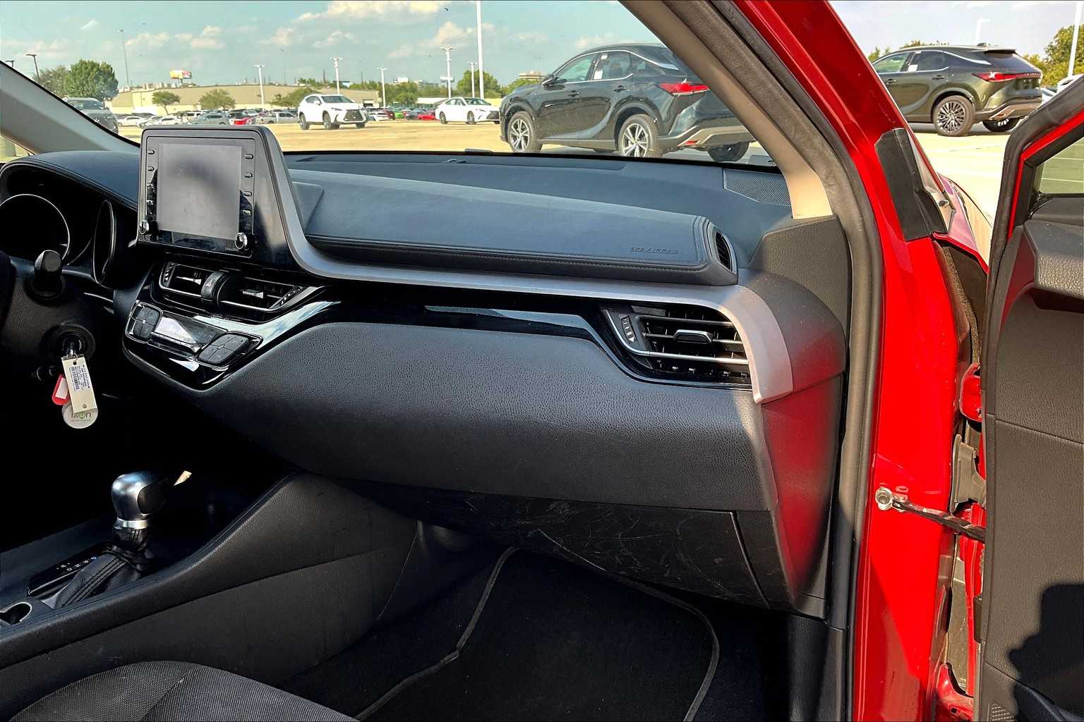 2020 Toyota C-HR LE photo 17