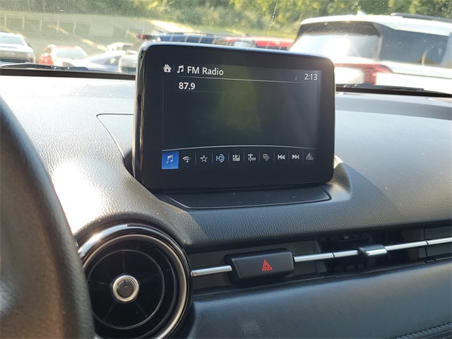 2020 Toyota Yaris LE photo 17
