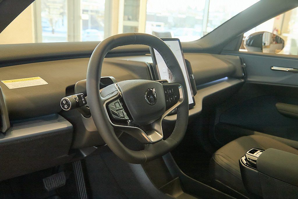 2026 VOLVO EX30 - Image 9