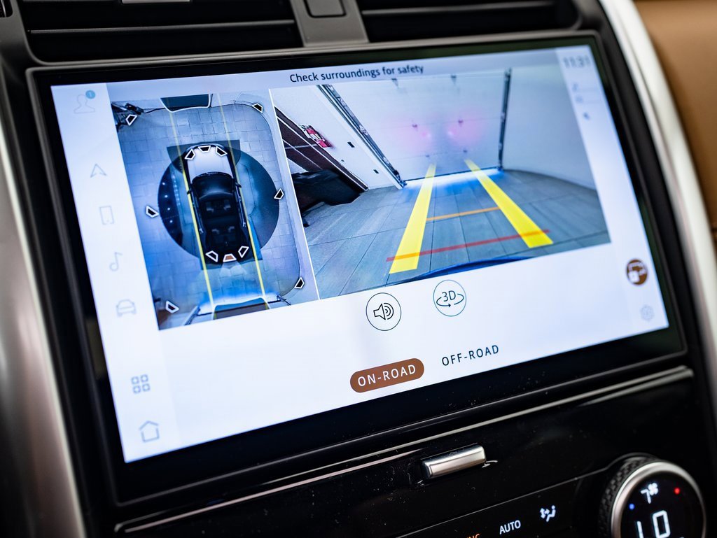 2025 Land Rover Discovery Metropolitan Edition photo 23