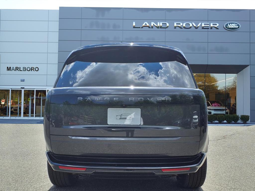 2025 Land Rover Range Rover SE photo 5