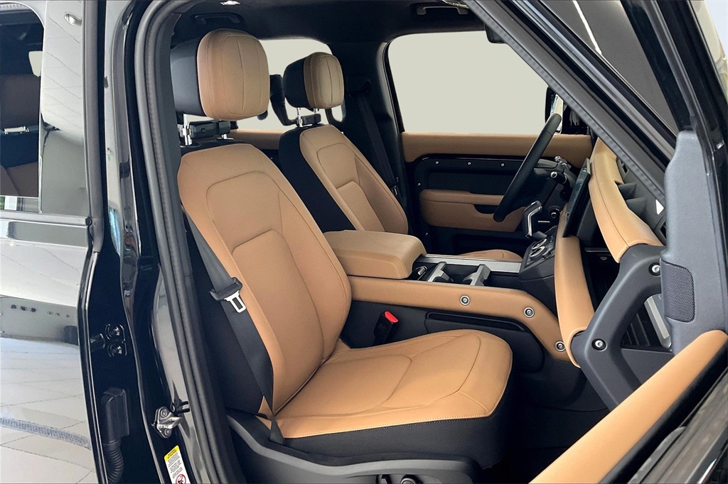 2025 Land Rover Defender 110 X photo 8