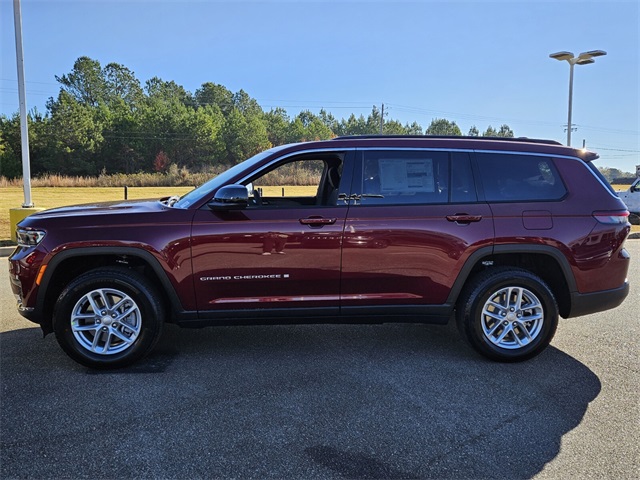2025 Jeep Grand Cherokee Laredo photo 4