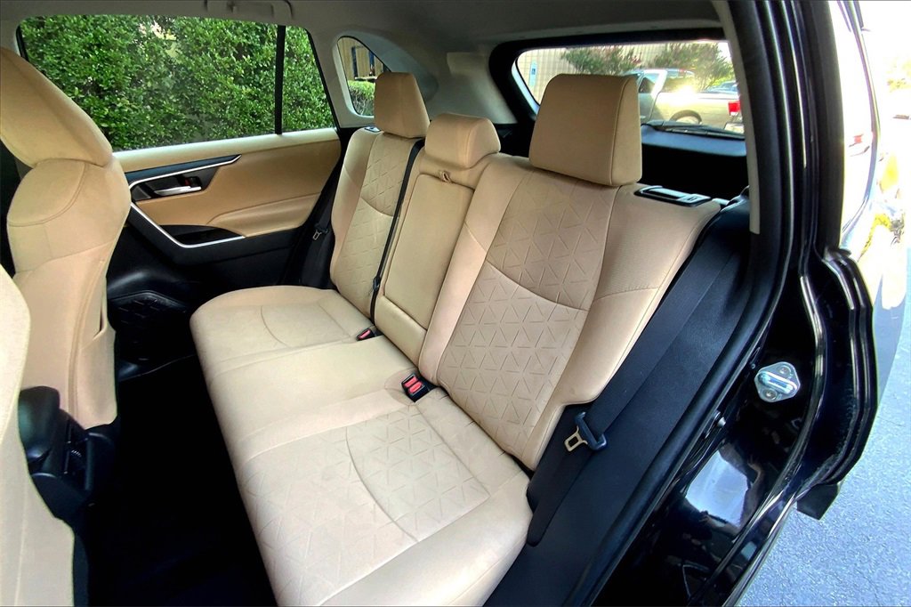 2021 Toyota RAV4 XLE photo 24